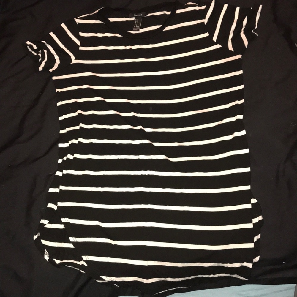 Black and white short sleeve tee